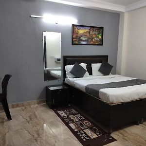Deluxe Double Room Shower